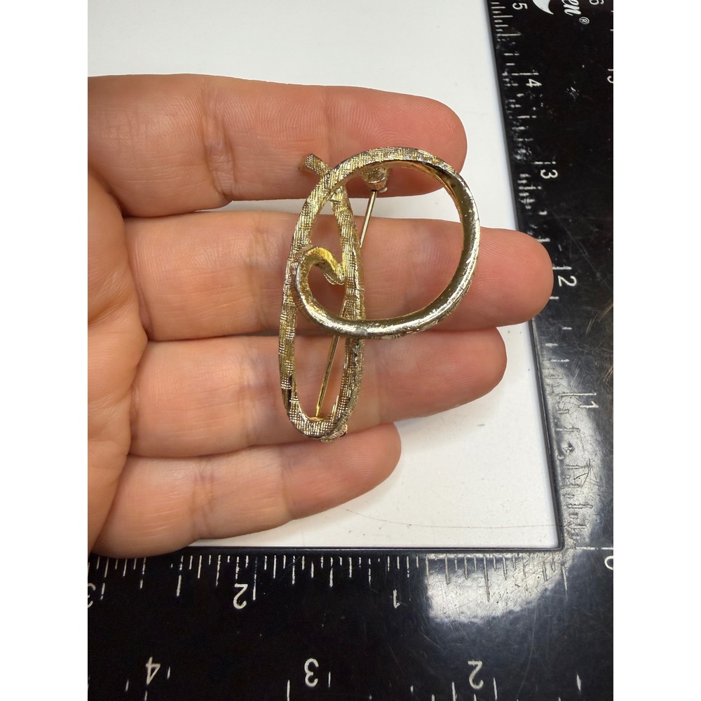 Vintage Gold Tone Abstract Interlocking Loop Textured Brooch Pin